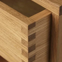 Soveværelse-Diana Mot & Isabella Bergstrøm B99 - Vægskab - Eg